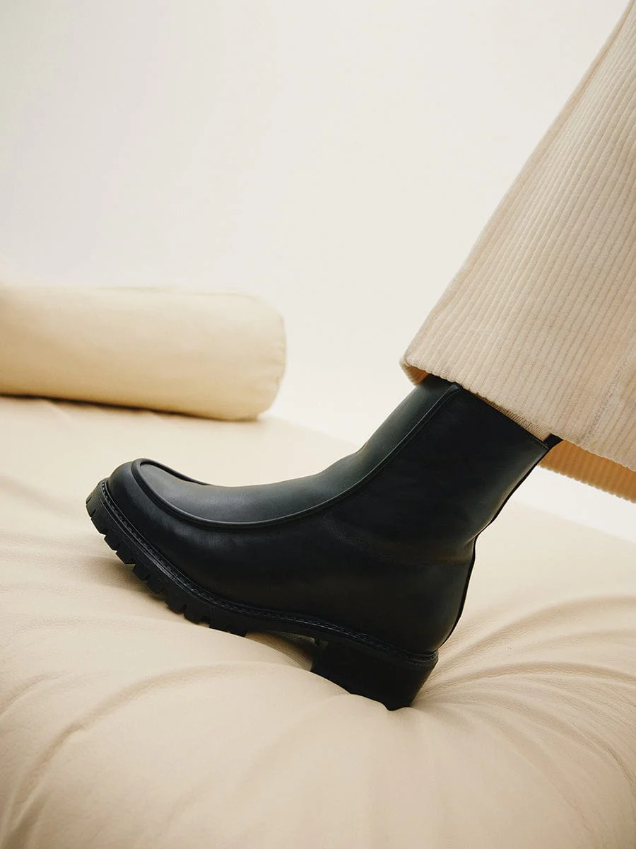 Vigo Black Lined Boot - Image 4